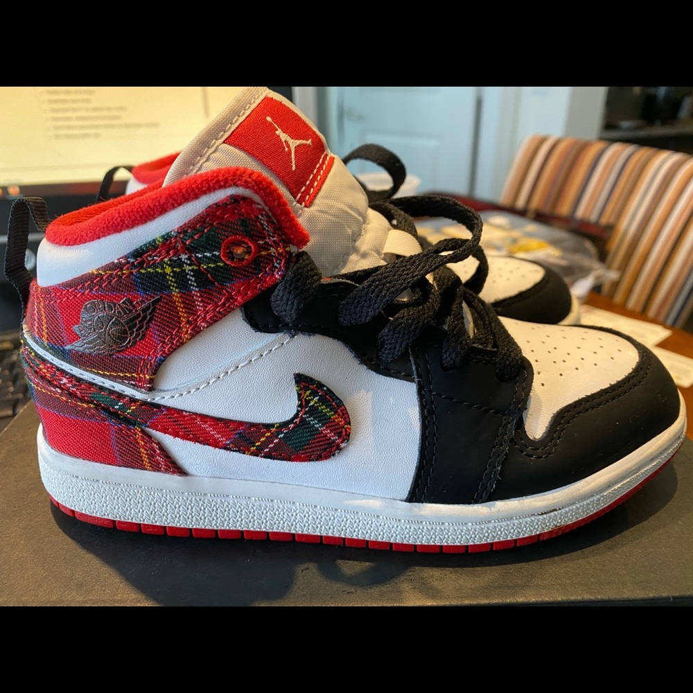 Air Jordan Retro 1 mid Sz 13c (kids)